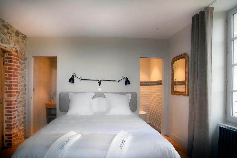 King Room with Mountain View image 4