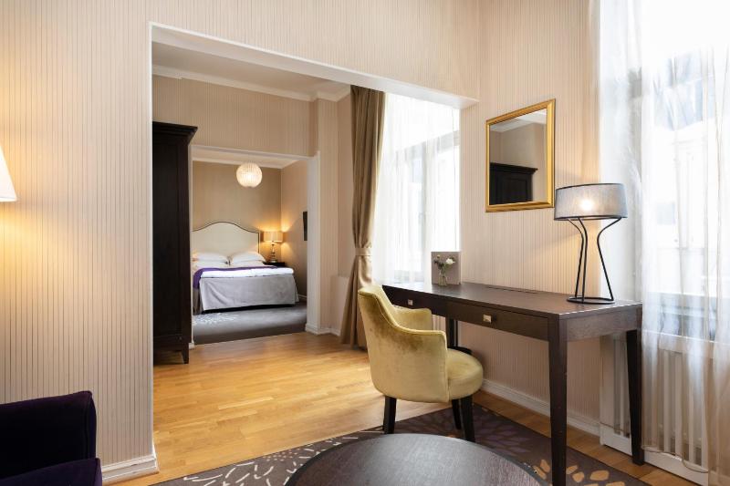 Elite Hotel Savoy - image 20