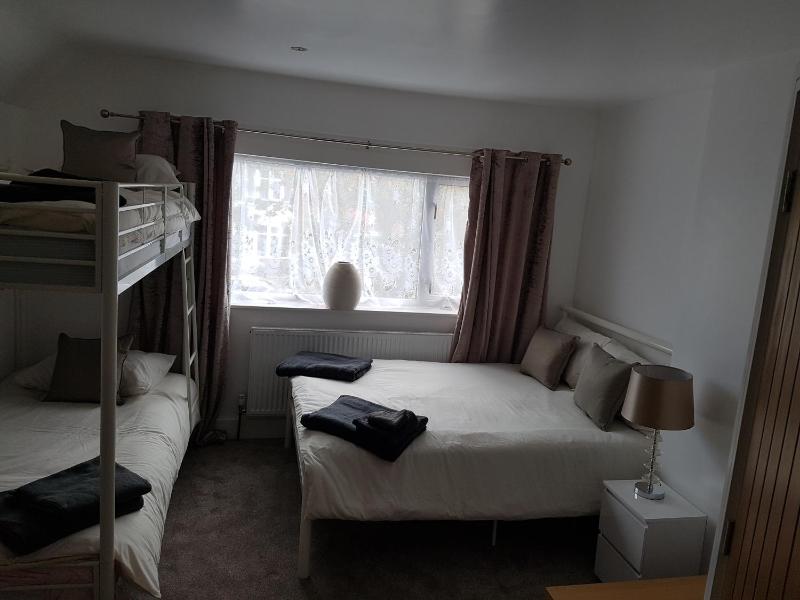 Deluxe Family Room image 3