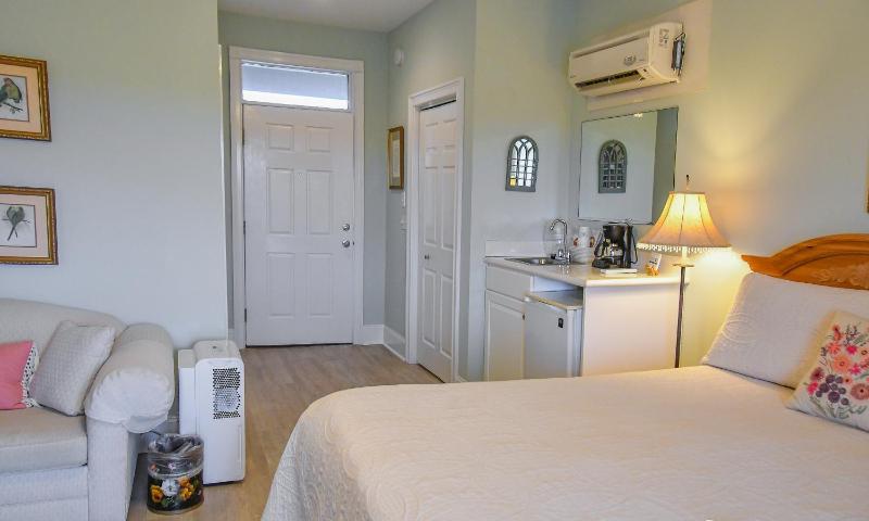 King Room with Balcony image 4