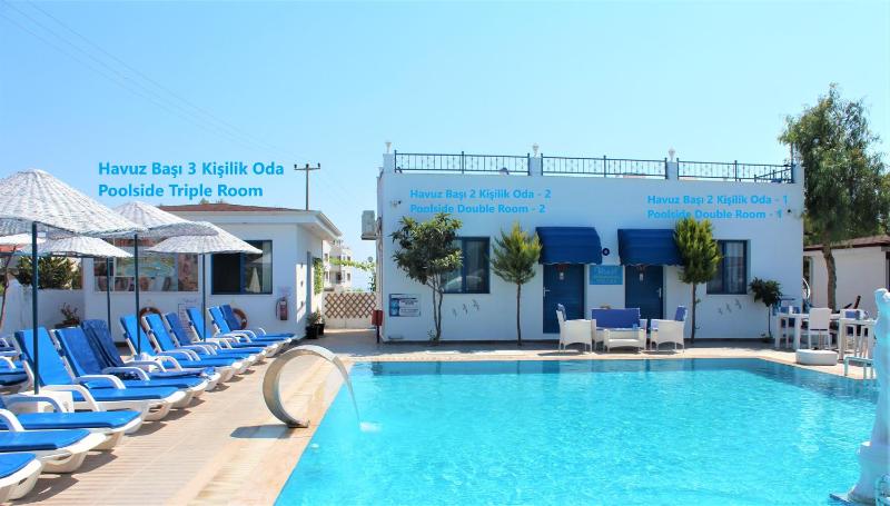 Double Room with Pool View image 3