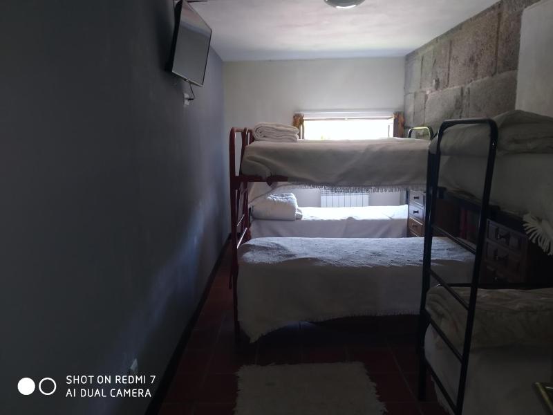 6-Bed Mixed Dormitory Room image 2