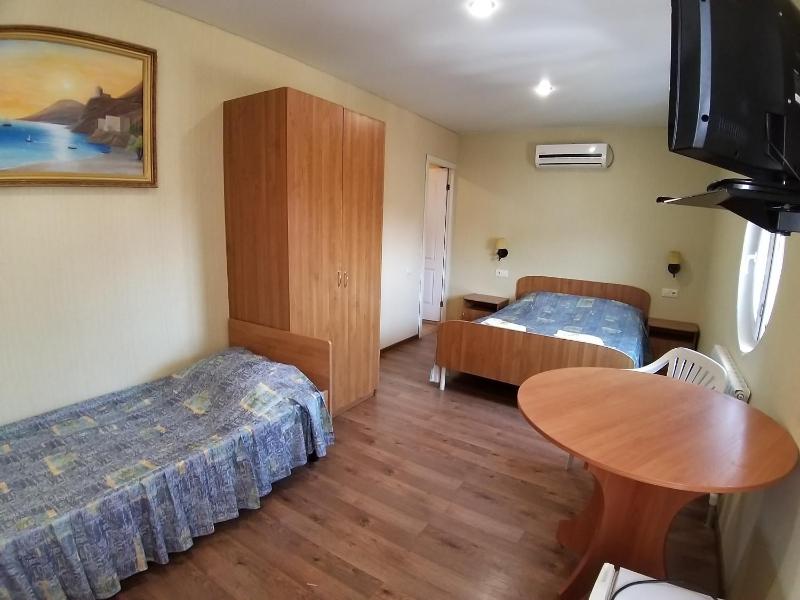 Comfort Triple Room with Shower image 1