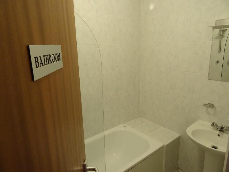 Double Room with Shared Bathroom image 2