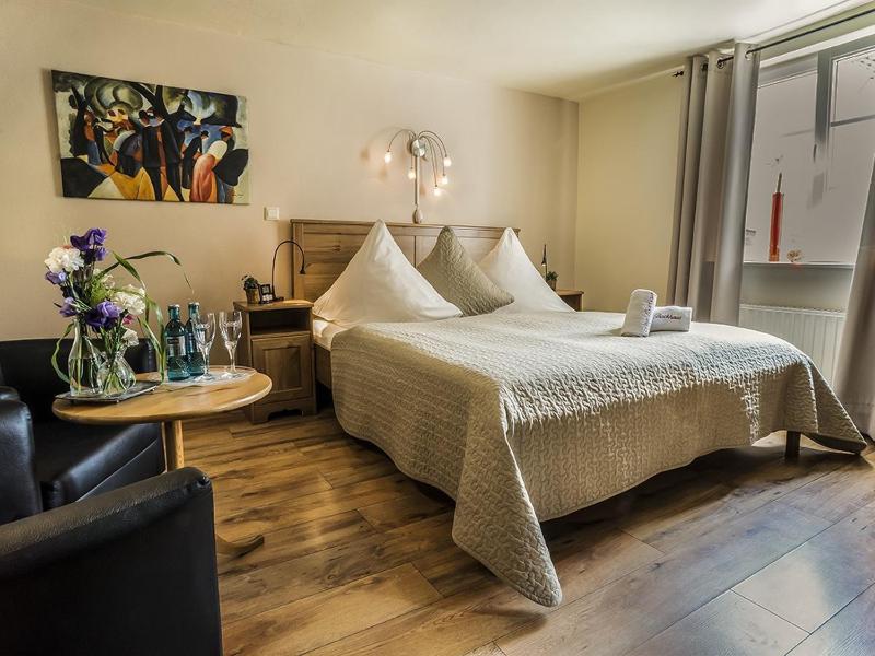 Double Room with Private Bathroom image 3