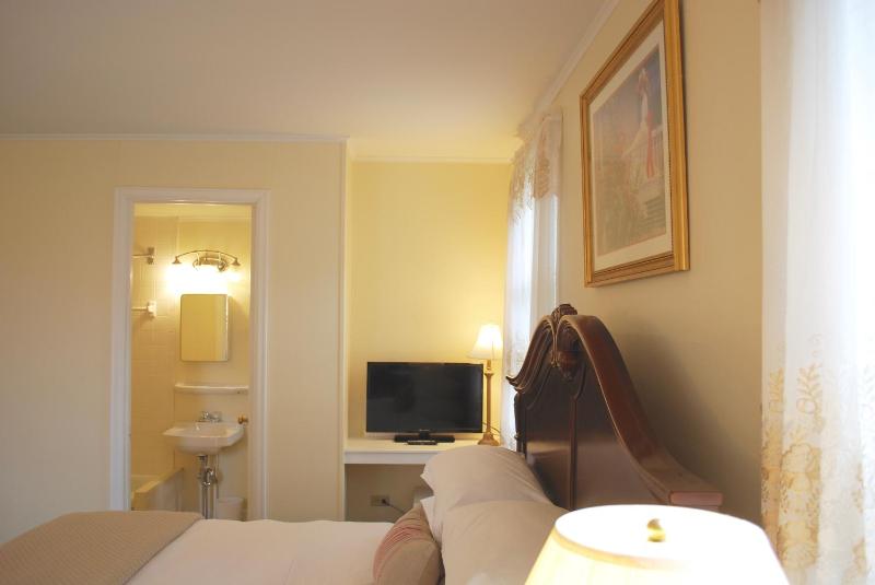 King Room image 4