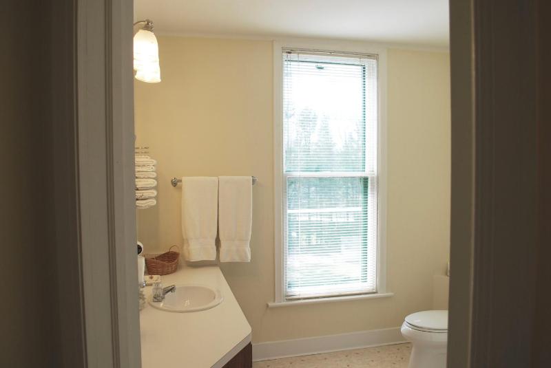 Deluxe Quadruple Room image 3