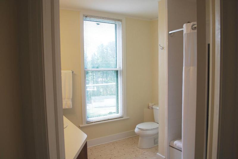 Deluxe Quadruple Room image 2