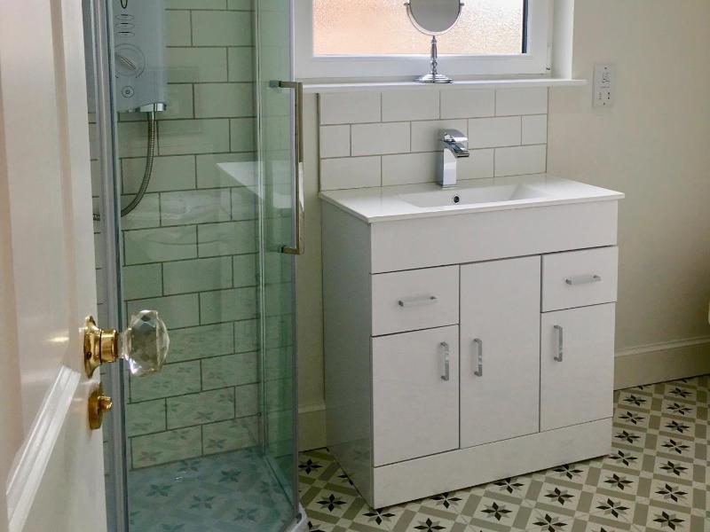 Deluxe King Room image 4