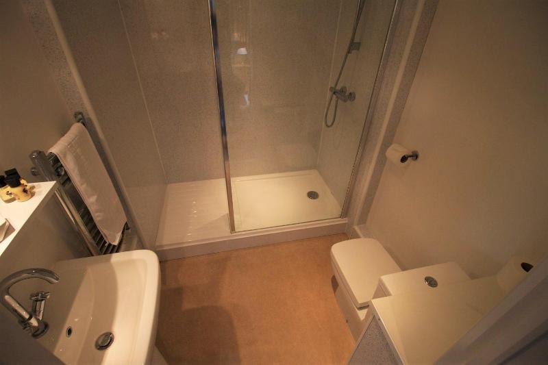 Standard Double Room image 3