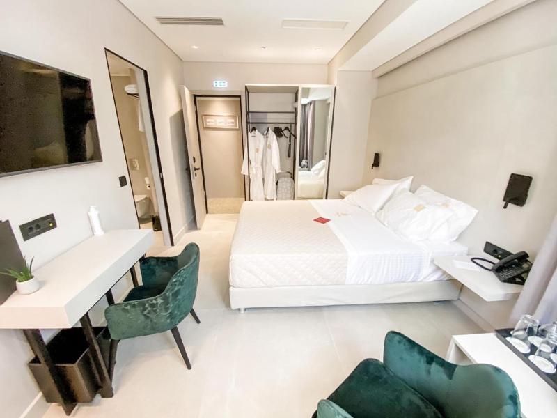 Queen Suite image 2