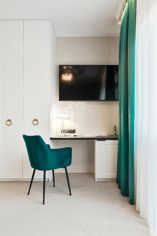 Deluxe Triple Room image 4