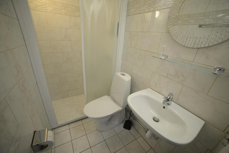 Standard Quadruple Room image 2