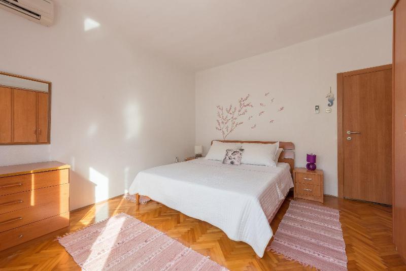 Apartments Villa Odesa with shared pool - image 2