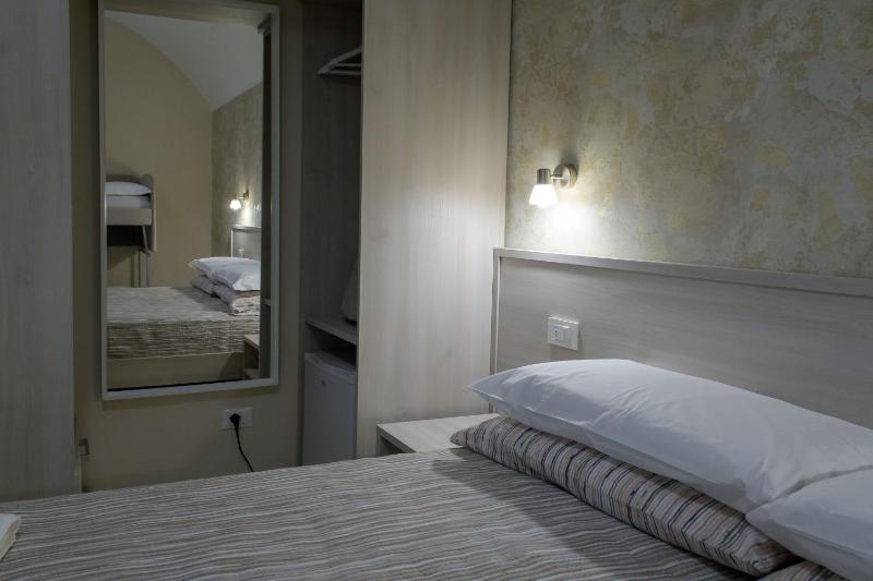 Quadruple Room with Private Bathroom image 3