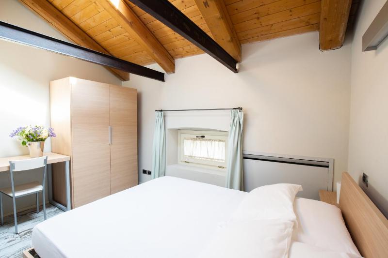 One-Bedroom Apartment image 3