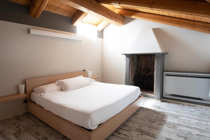 One-Bedroom Apartment - Attic image 2