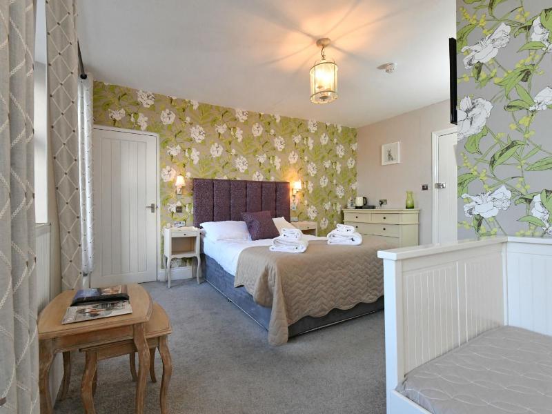 Superior Double Room image 2