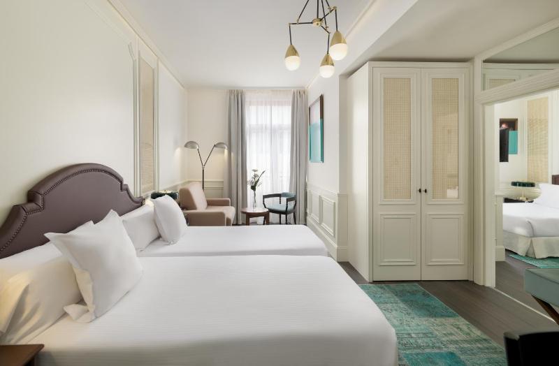 Boutique Hotel H10 Villa de la Reina - image 11