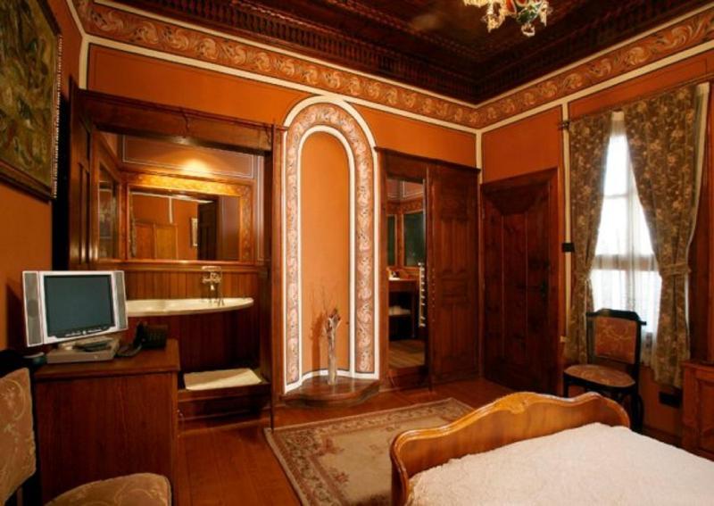 Old Legends Hotel - image 5