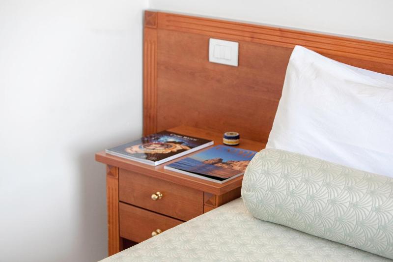 Standard Double Room image 3