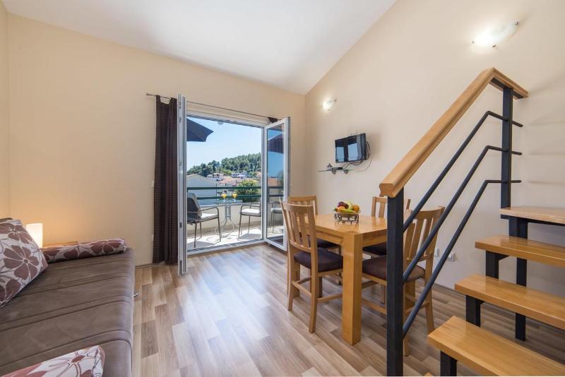 Studio with Balcony and Sea View image 3