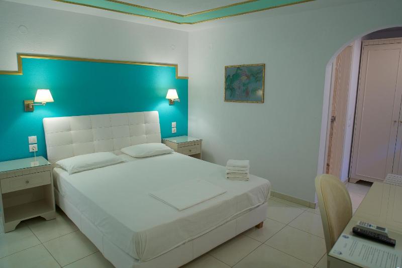 Deluxe Double Room (2 Adults + 1 Child) image 3