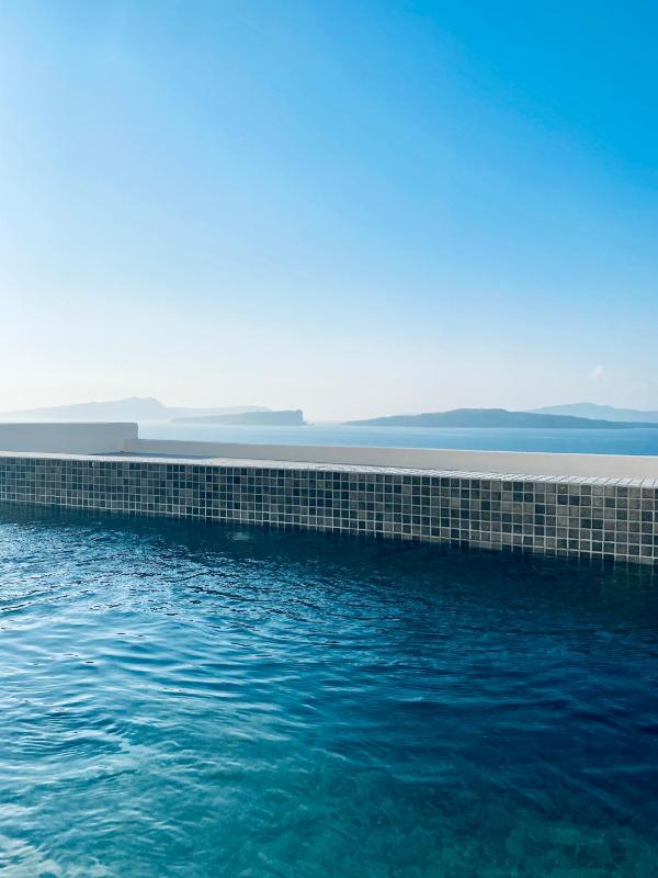 Triple Room with Outdoor Hot Tub and Sea Caldera Volcano View image 3