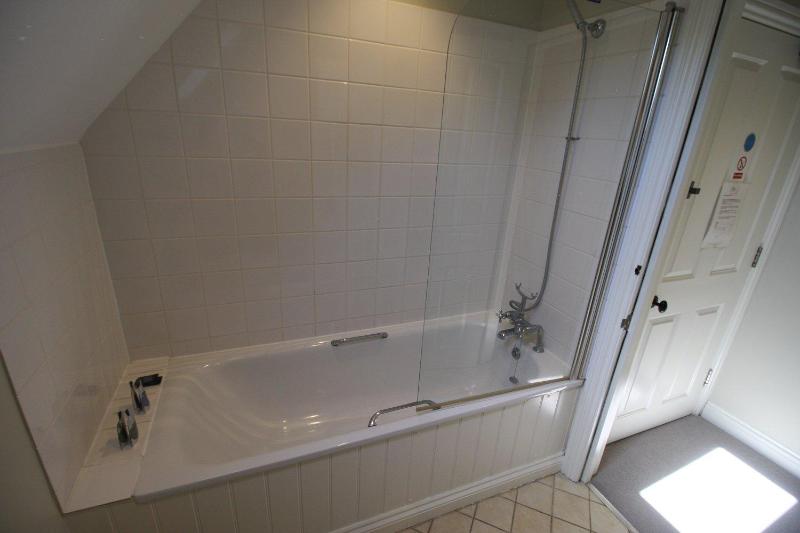Double Room with Private Bathroom image 2
