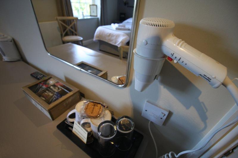 Twin Room with Private Bathroom image 3