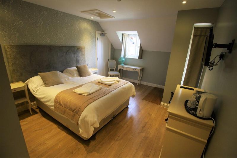 Twin Room with Shower image 4