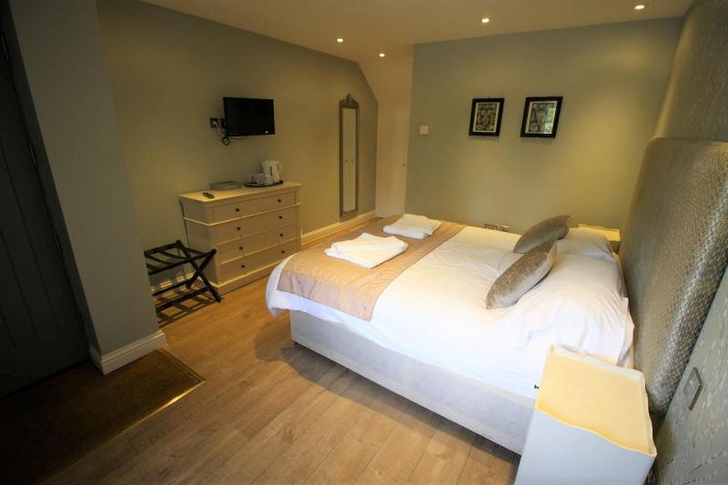 Twin Room with Shower image 3