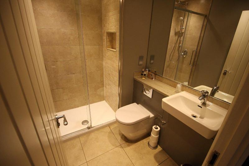 Twin Room with Shower image 2