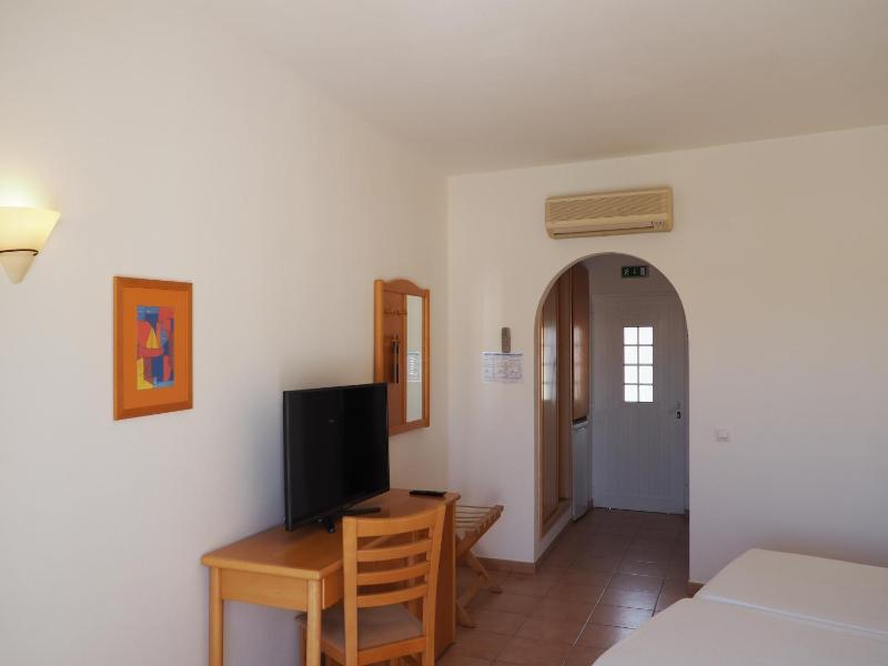 Economy Double Room image 2