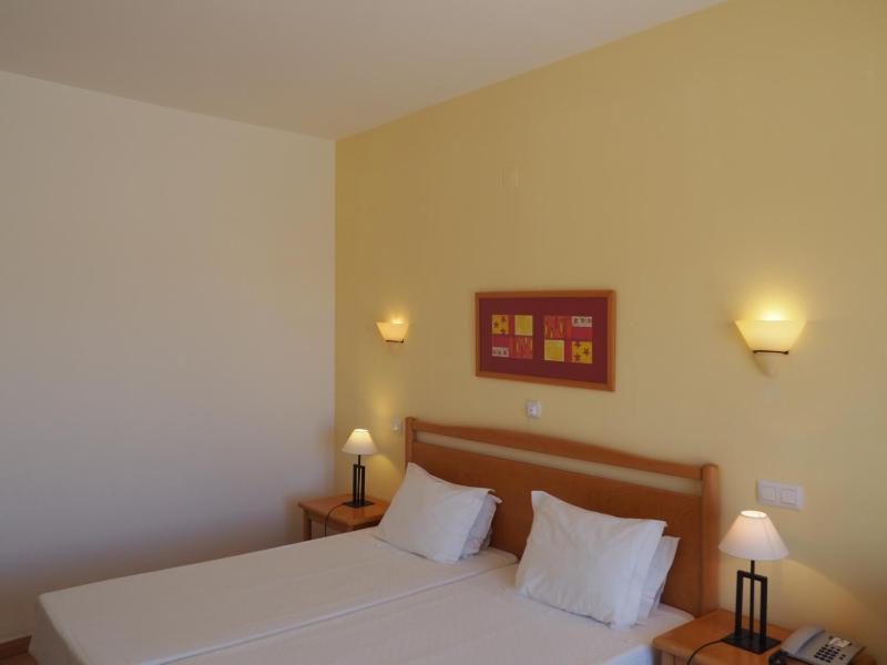 Economy Double Room image 4