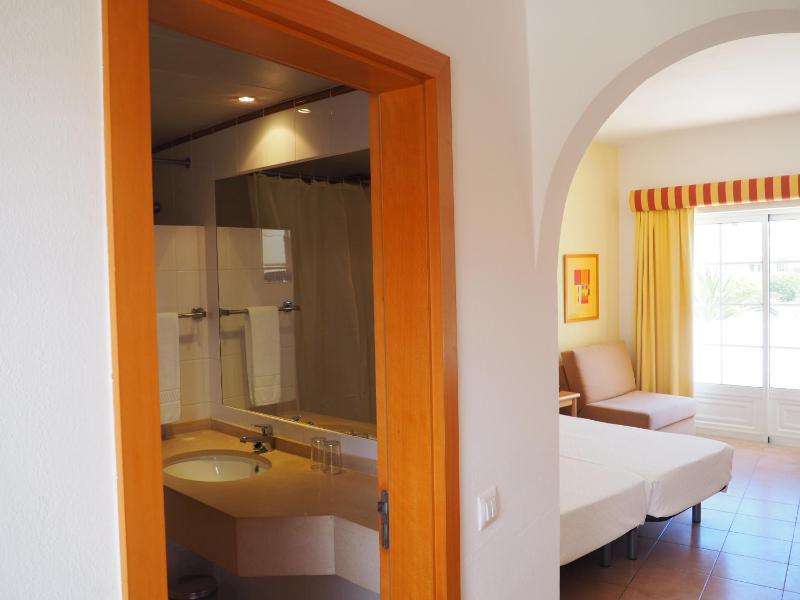 Economy Double Room image 2
