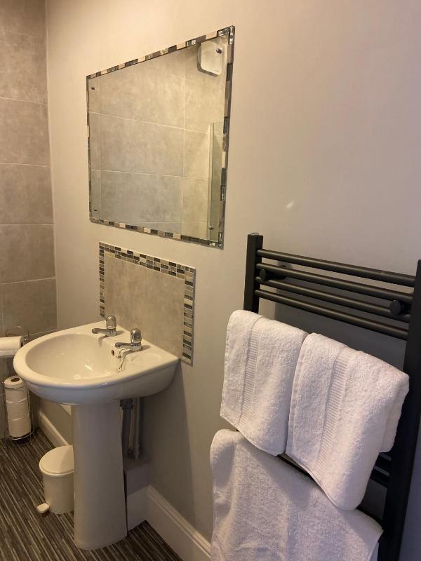 Single Room with Shared Bathroom image 4