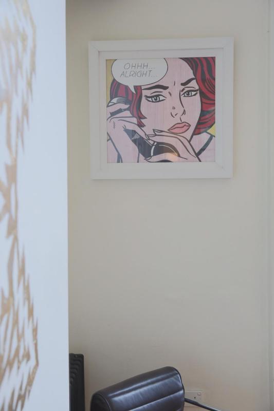 Kellys Hotel - image 14