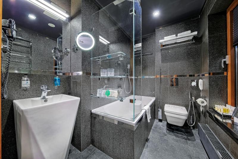 Studio Apartment with Sea View image 4