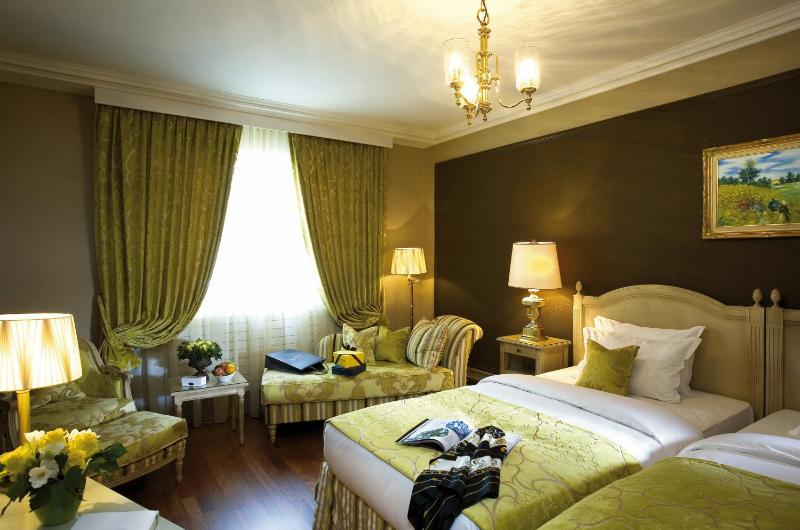 Classic Twin Room image 1