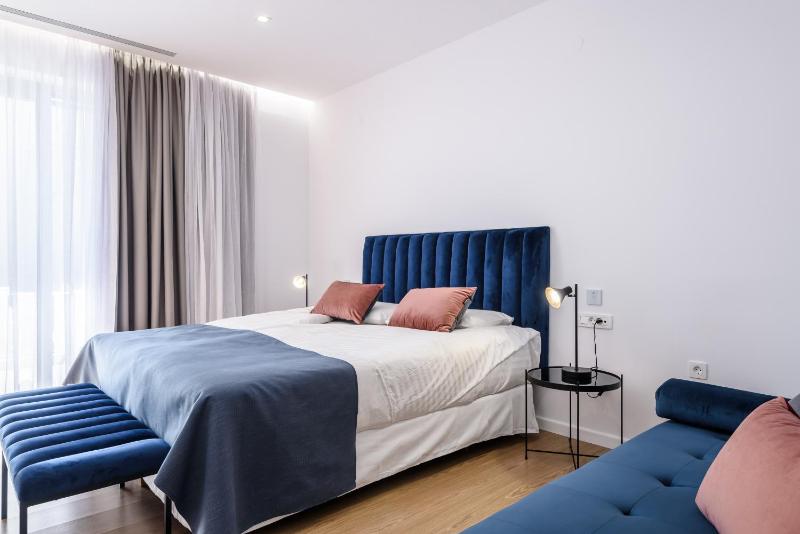 Triple Room with Balcony image 4