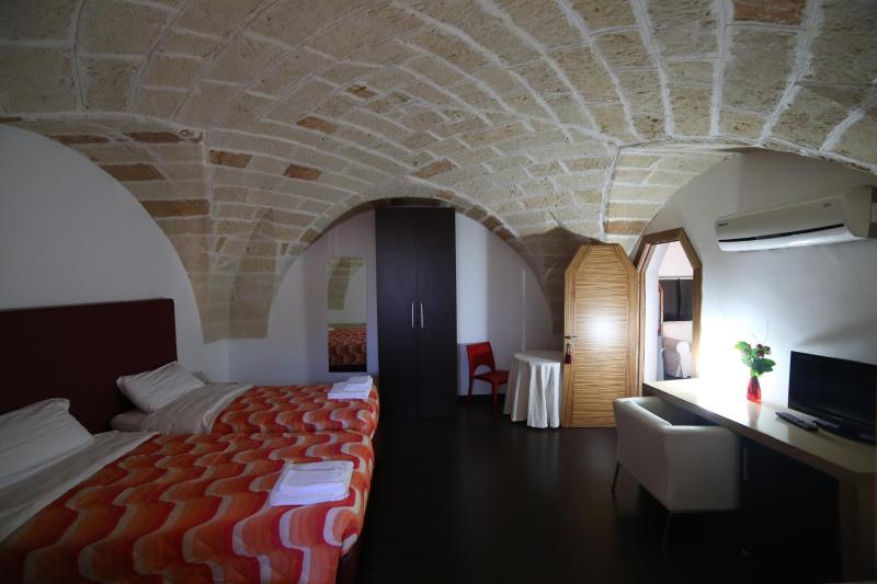 Quadruple Room image 4