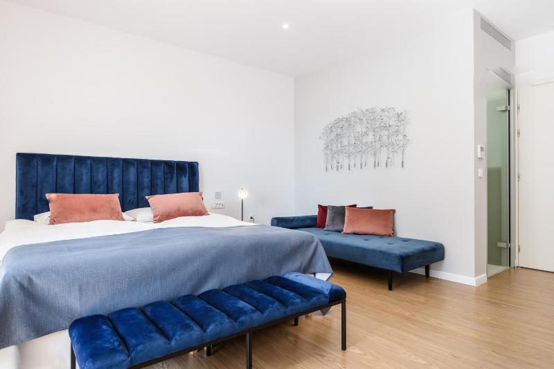 Triple Room with Balcony image 2