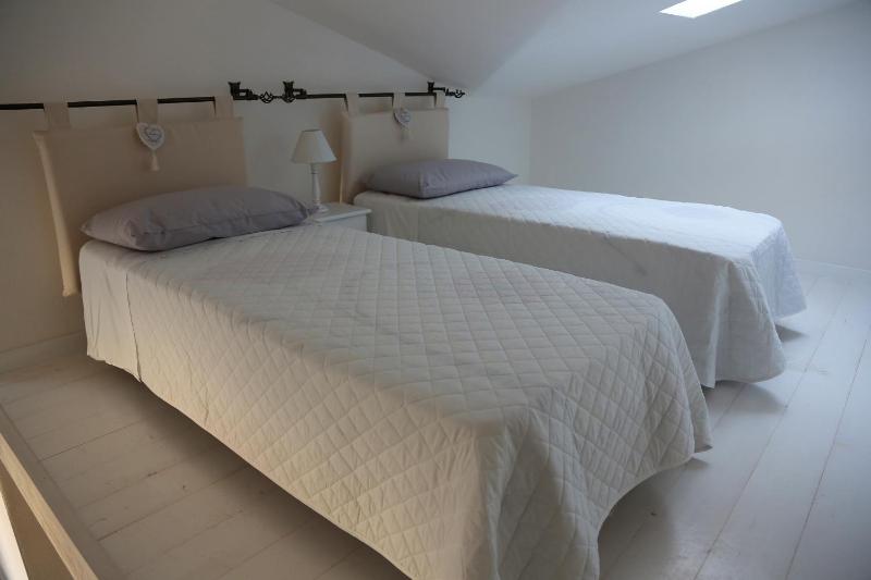 Superior Three-Bedroom Apartment - Located in via del Mare image 2