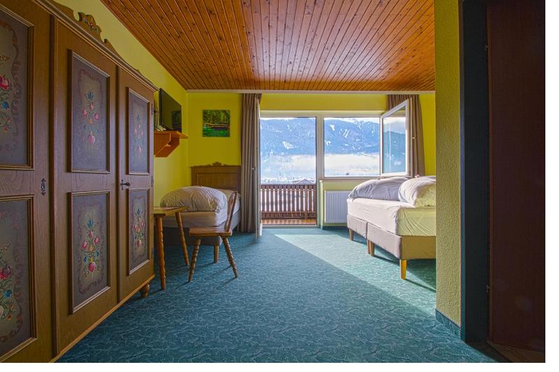 Family Room image 1