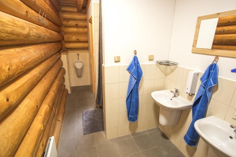 Economy Triple Room with Shared Bathroom image 2