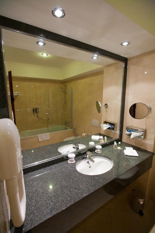 Deluxe Room with Two Twin Beds - Non-Smoking image 4