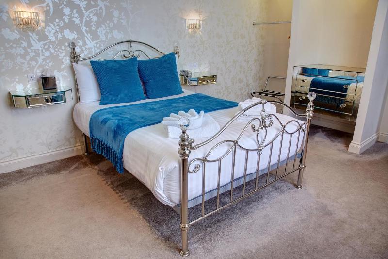 Superior Double Room image 4