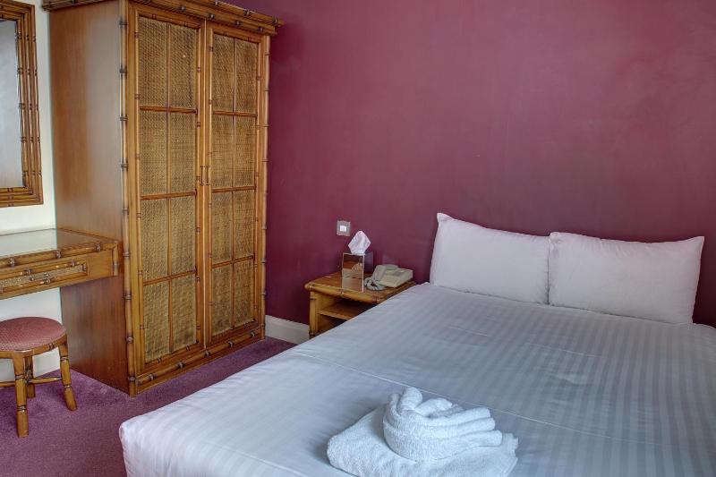 Single Room with Bathroom image 1
