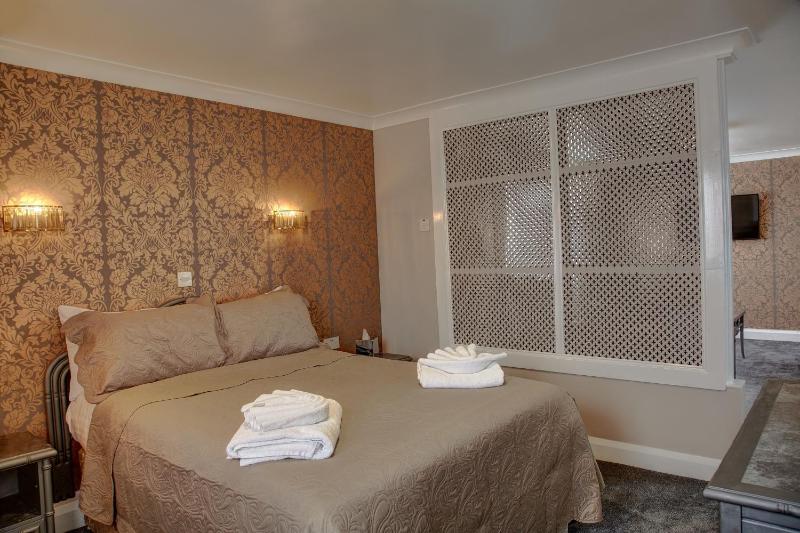 Family Room image 1